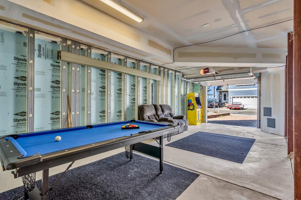 Game Room, Kayaks, Steps to the Ocean! House in Jersey Shore