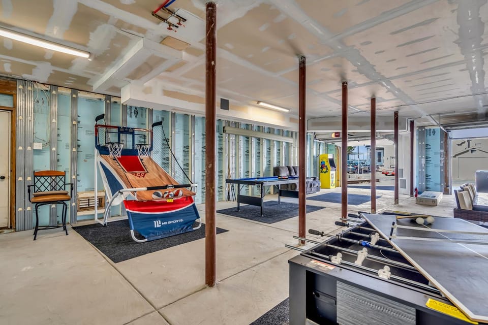 Game Room, Kayaks, Steps to the Ocean! House in Jersey Shore