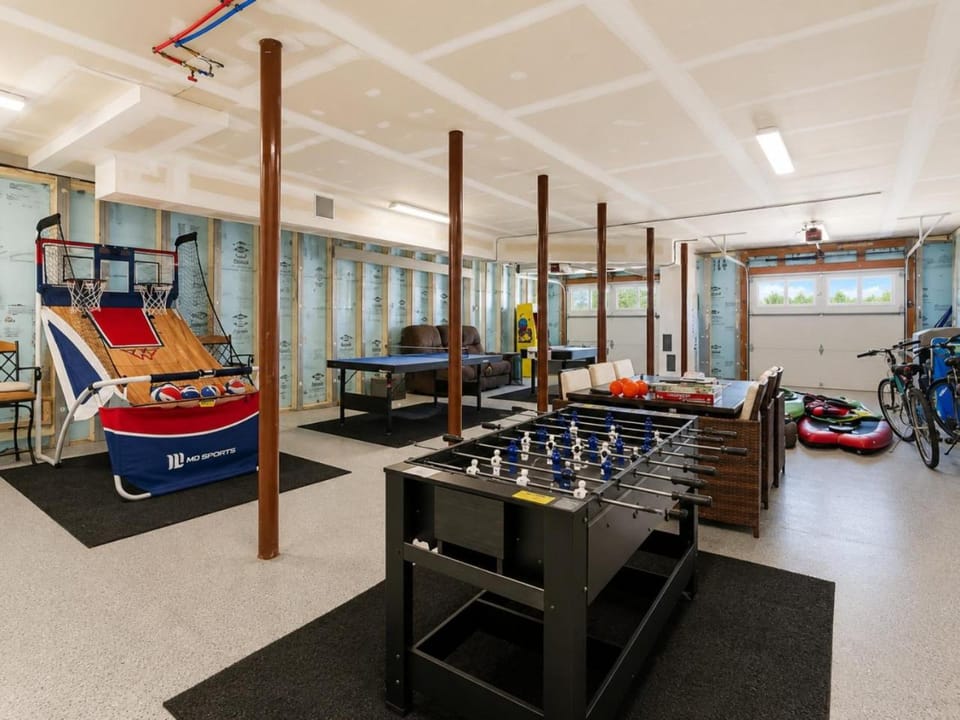 Game Room, Kayaks, Steps to the Ocean! House in Jersey Shore