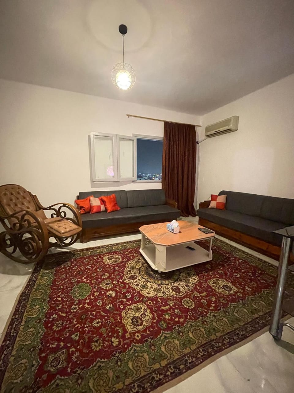 TV and multimedia, Living room, Seating area, Bedroom, air conditioner