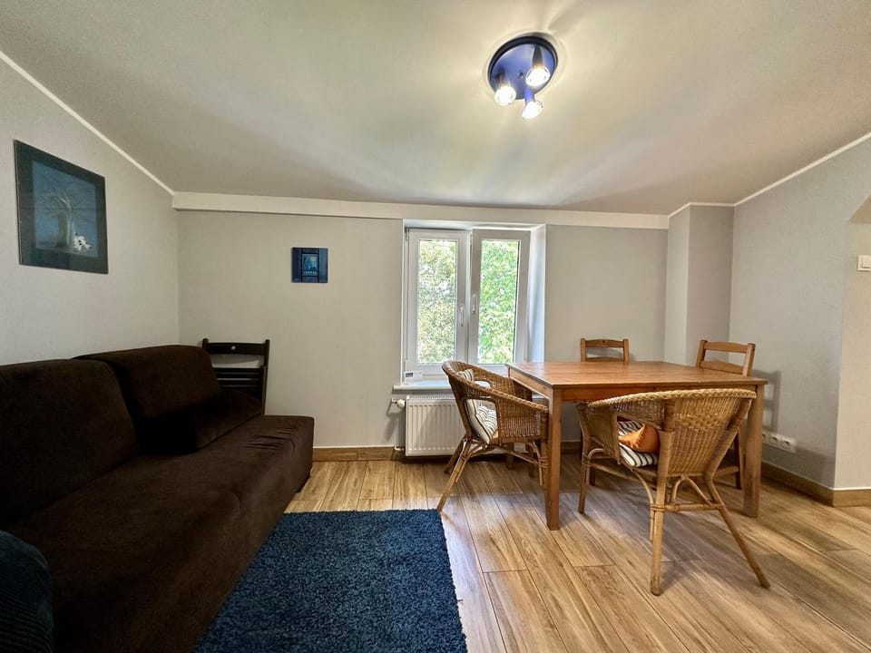 Bed, Dining area