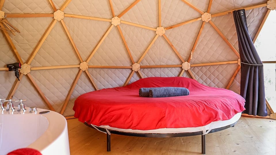Dôme Bulle Climatisé Balnéothérapie Apartment in Provence-Alpes-Côte d'Azur