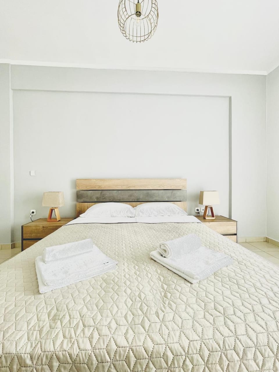 Bed, Photo of the whole room, Bedroom, towels