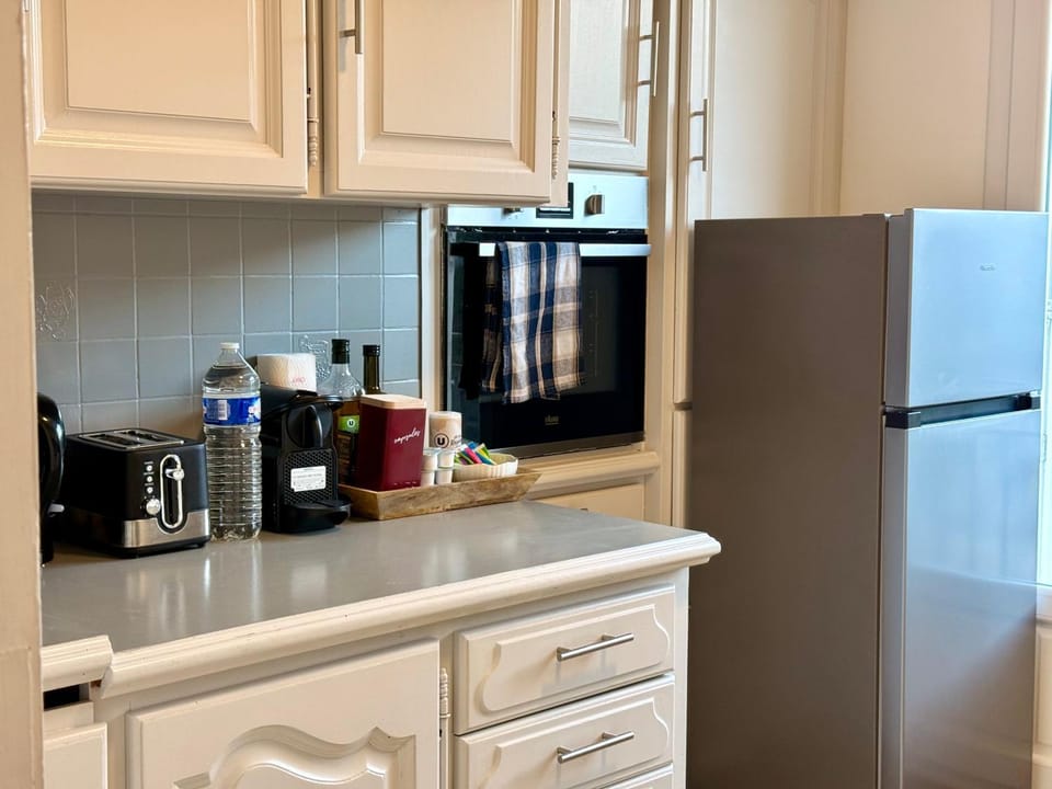 Coffee/tea facilities, Kitchen or kitchenette, oven, toaster