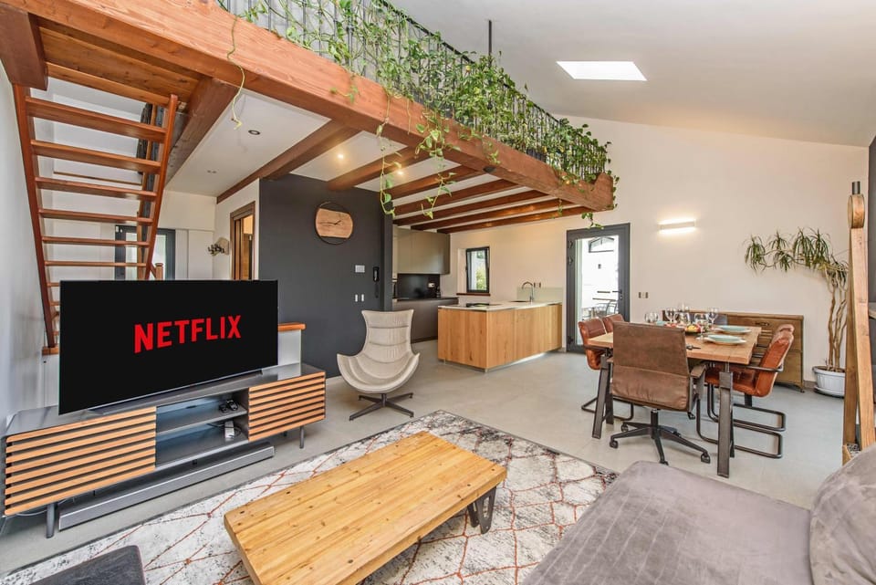 Communal lounge/ TV room, Lounge or bar