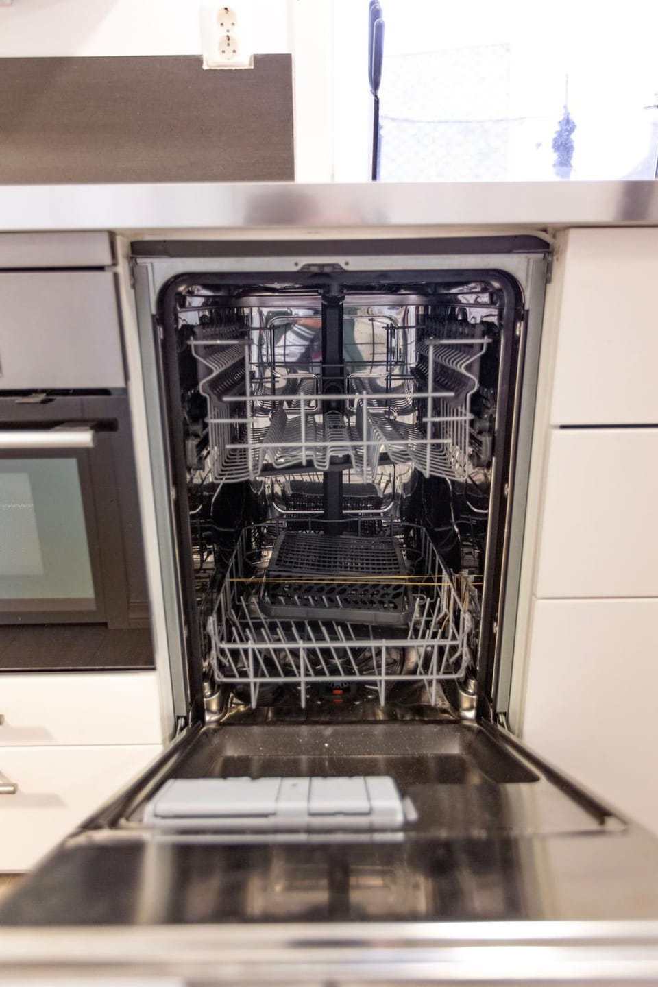 Kitchen or kitchenette, dishwasher