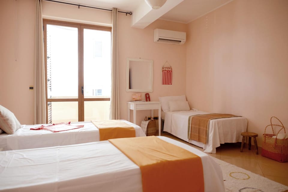 Bed, Photo of the whole room, Bedroom, air conditioner