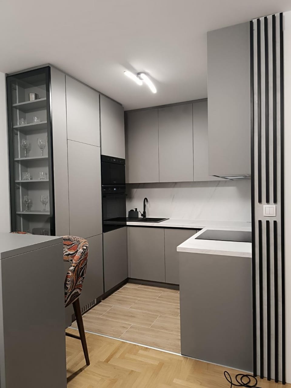 Kitchen or kitchenette, minibar, stove