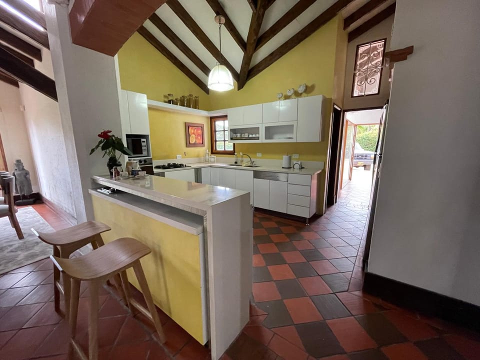 Espectacular villa en llanogrande Villa in Antioquia