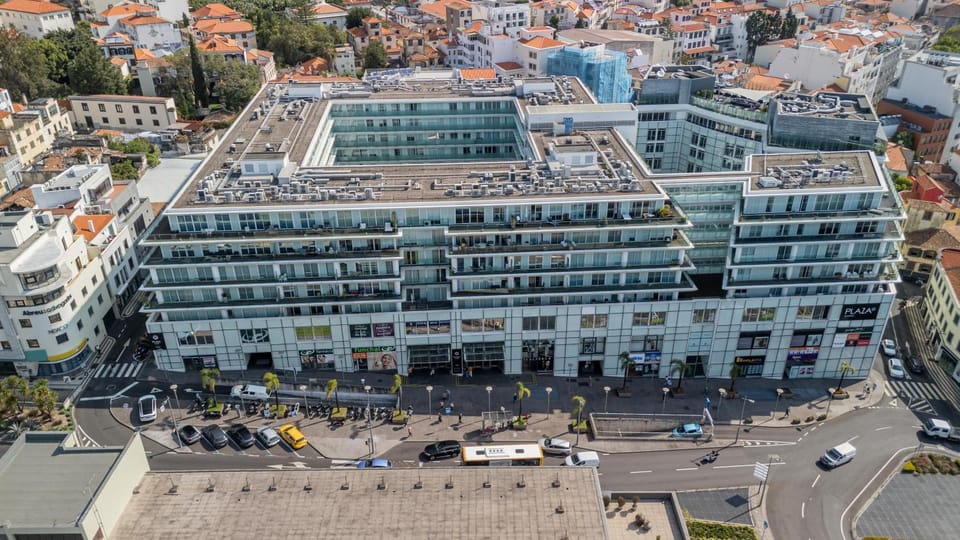 Property building, Bird's eye view, City view, Street view, Location