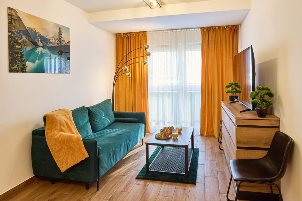 TV and multimedia, Living room, Seating area, City view, Street view