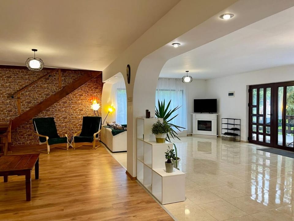 TV and multimedia, Seating area, Evening entertainment