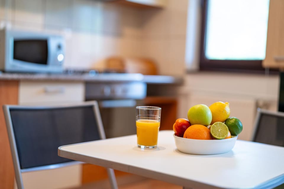 View (from property/room), Kitchen or kitchenette, Dining area, Landmark view, Mountain view, internet, microwave, oven, stove