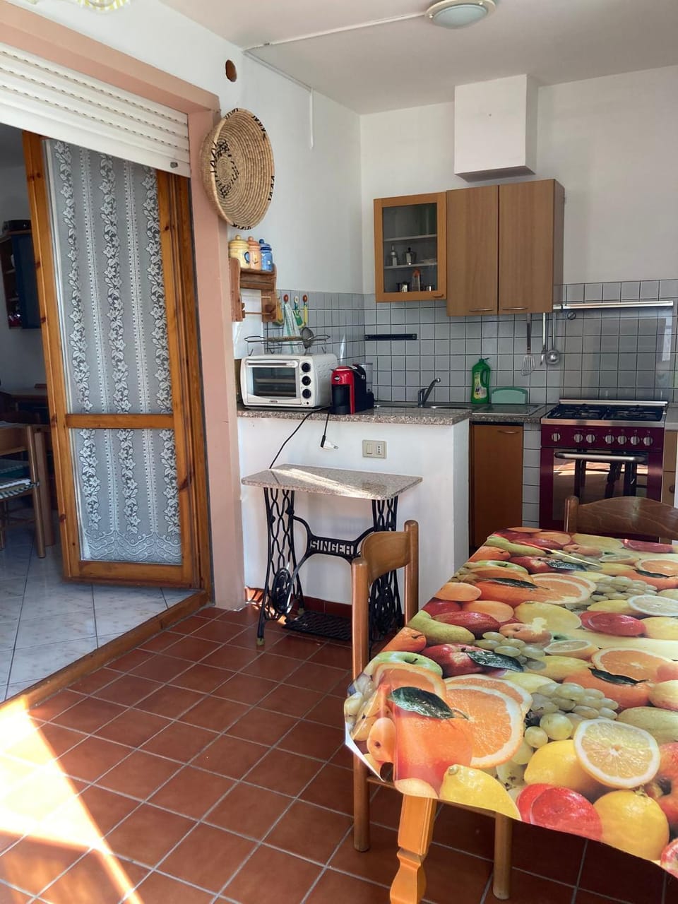 Kitchen or kitchenette, Dining area, oven, stove