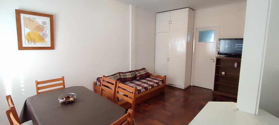 TV and multimedia, Seating area, Dining area, wardrobe