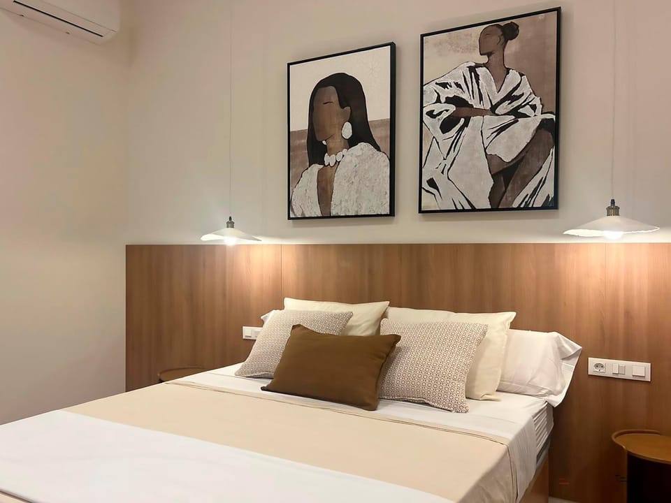 Bed, Photo of the whole room, Bedroom, air conditioner