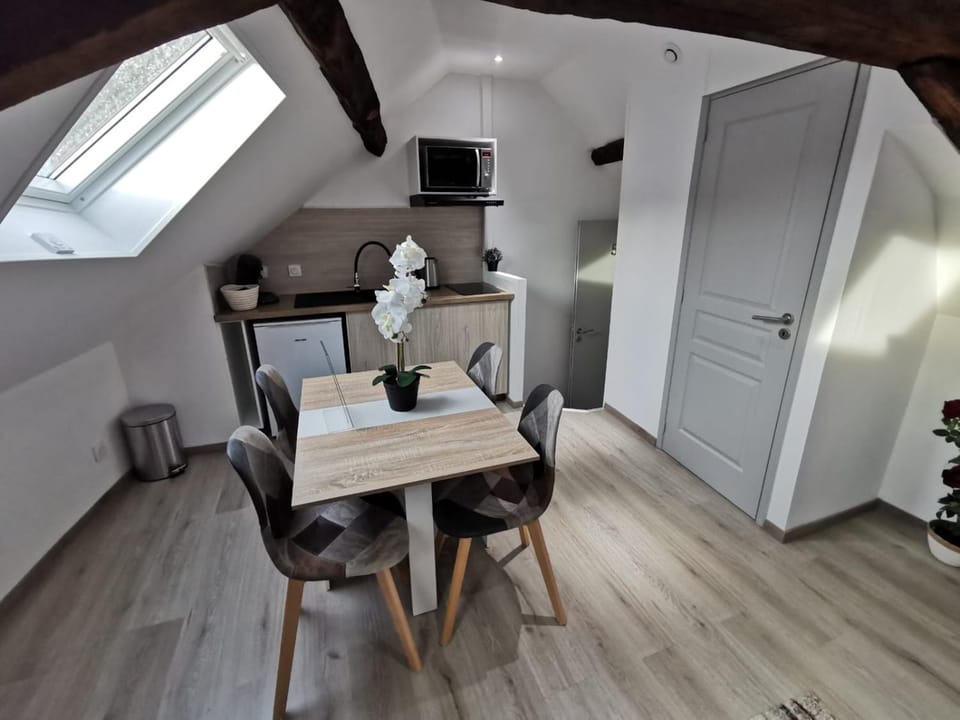 Seating area, Dining area