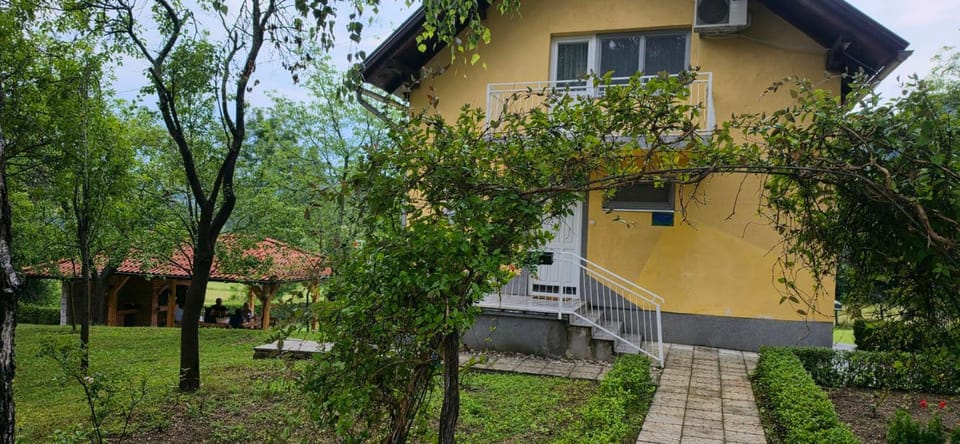 Vikendica Sara House in Bosnia and Herzegovina