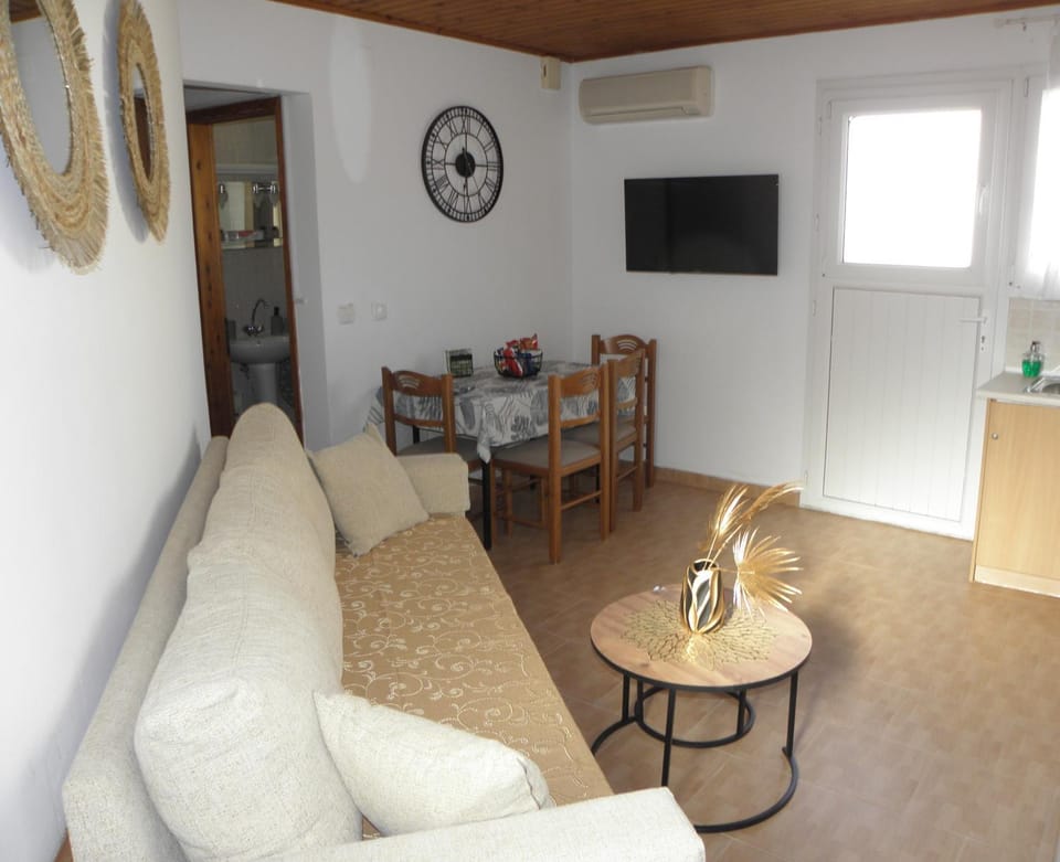 Angela's Nest Apartment in Decentralized Administration of the Aegean