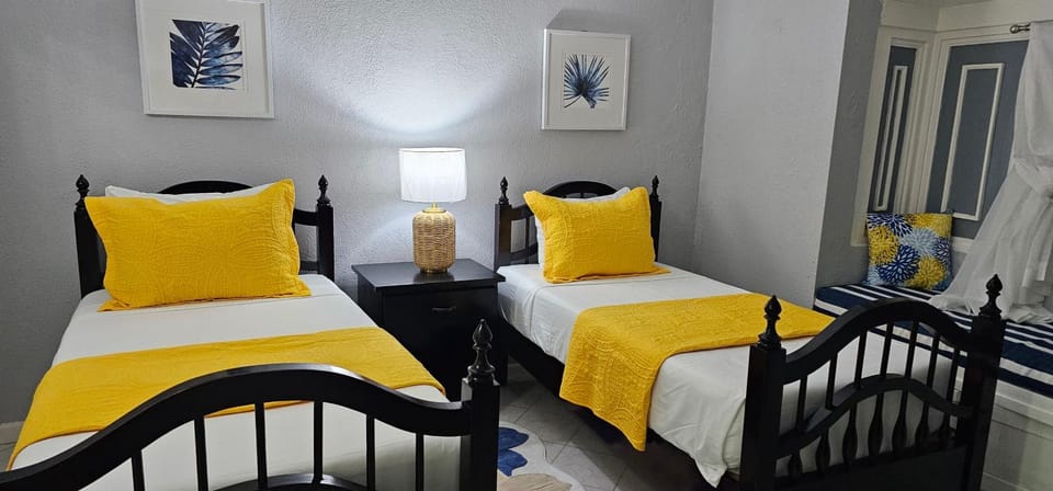 Paradise View- Oceanfront Oasis Apartment in Runaway Bay