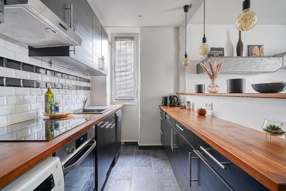 Kitchen or kitchenette, Dining area, dishwasher, oven, stove