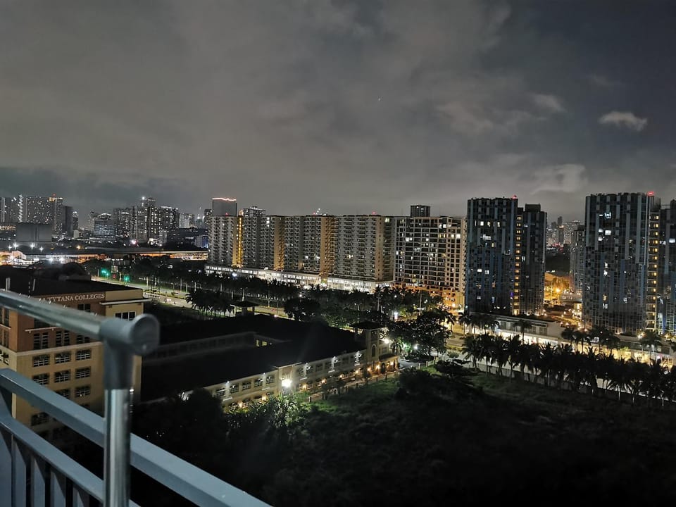 Mall of Asia Shore condo Apartment hotel in Pasay