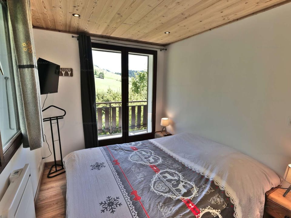 Bel appartement 3 pièces rénové, 58 m², 5 pers, balcon, parking - FR-1-458-229 Apartment in Le Grand-Bornand