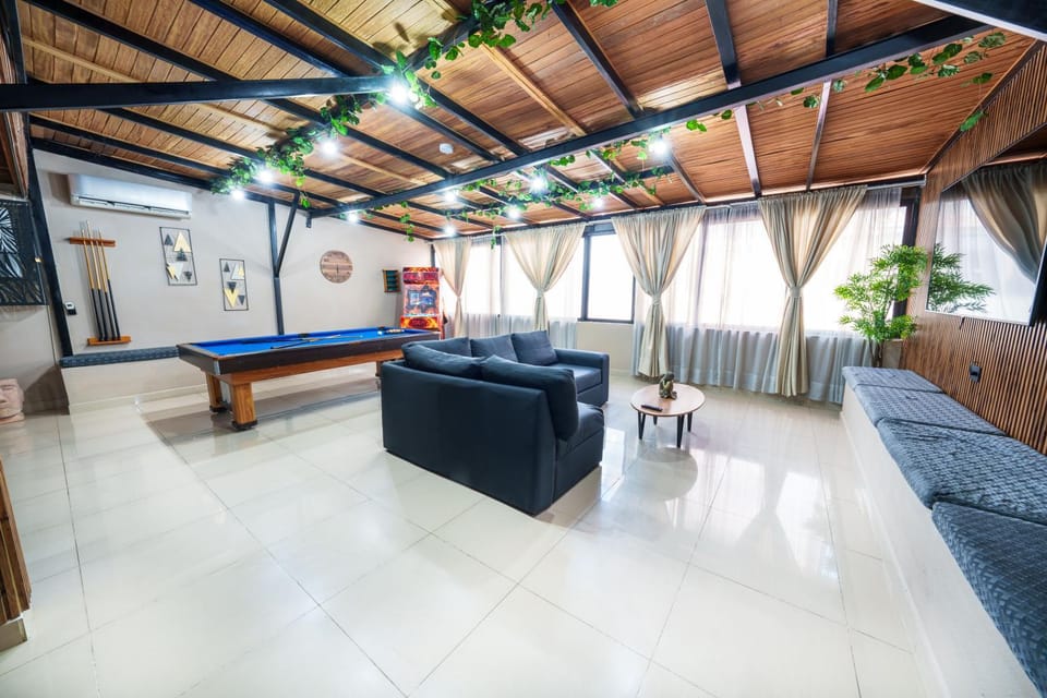 Communal lounge/ TV room, Billiard, Game Room, TV and multimedia, Living room