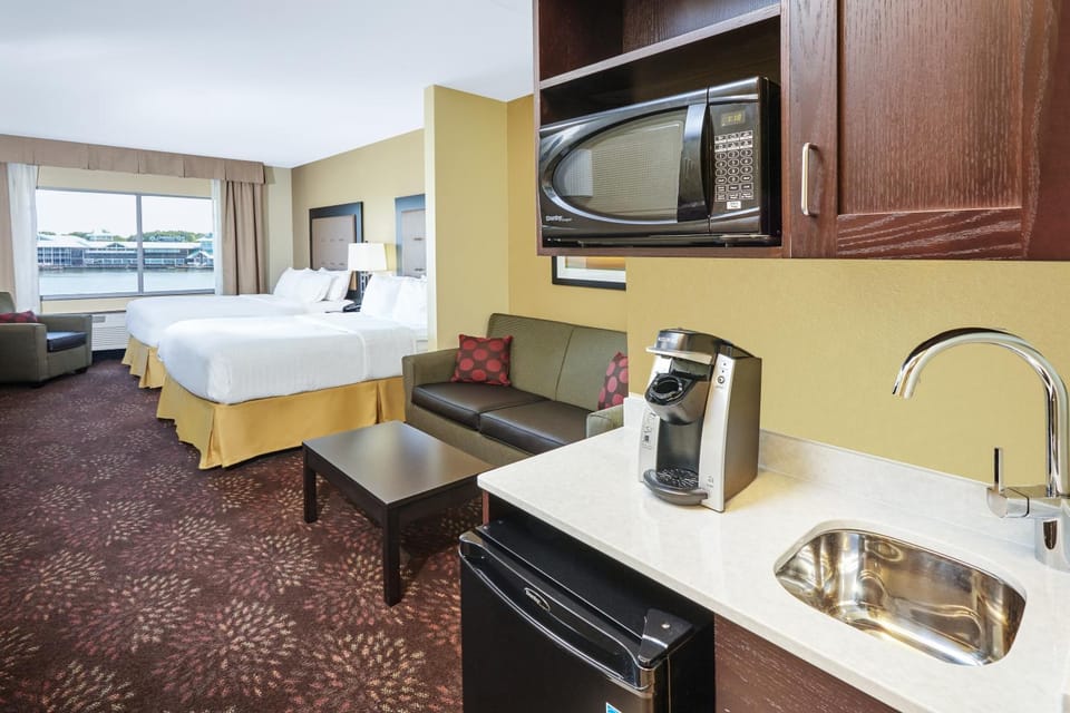 Kitchen or kitchenette, Bedroom