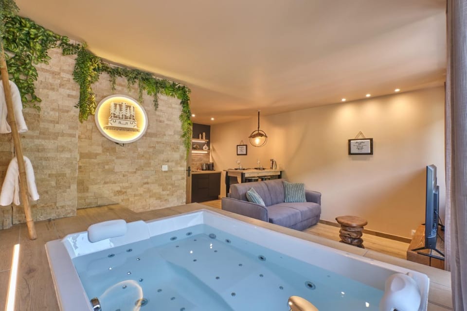 Hot Tub, Hot Tub, Spa and wellness centre/facilities