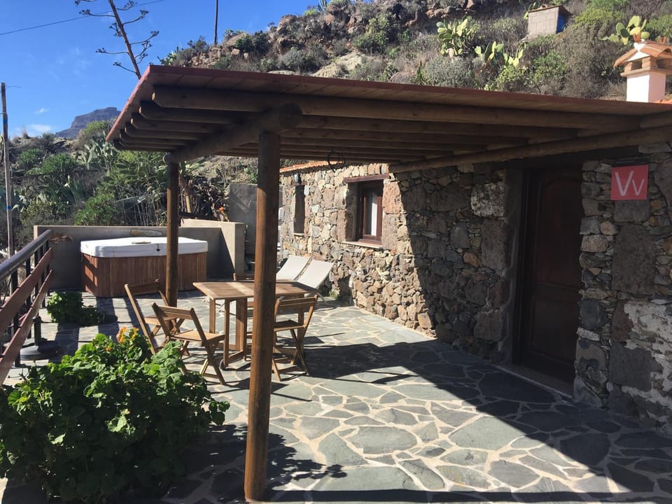 Facade/entrance, BBQ facilities, Balcony/Terrace
