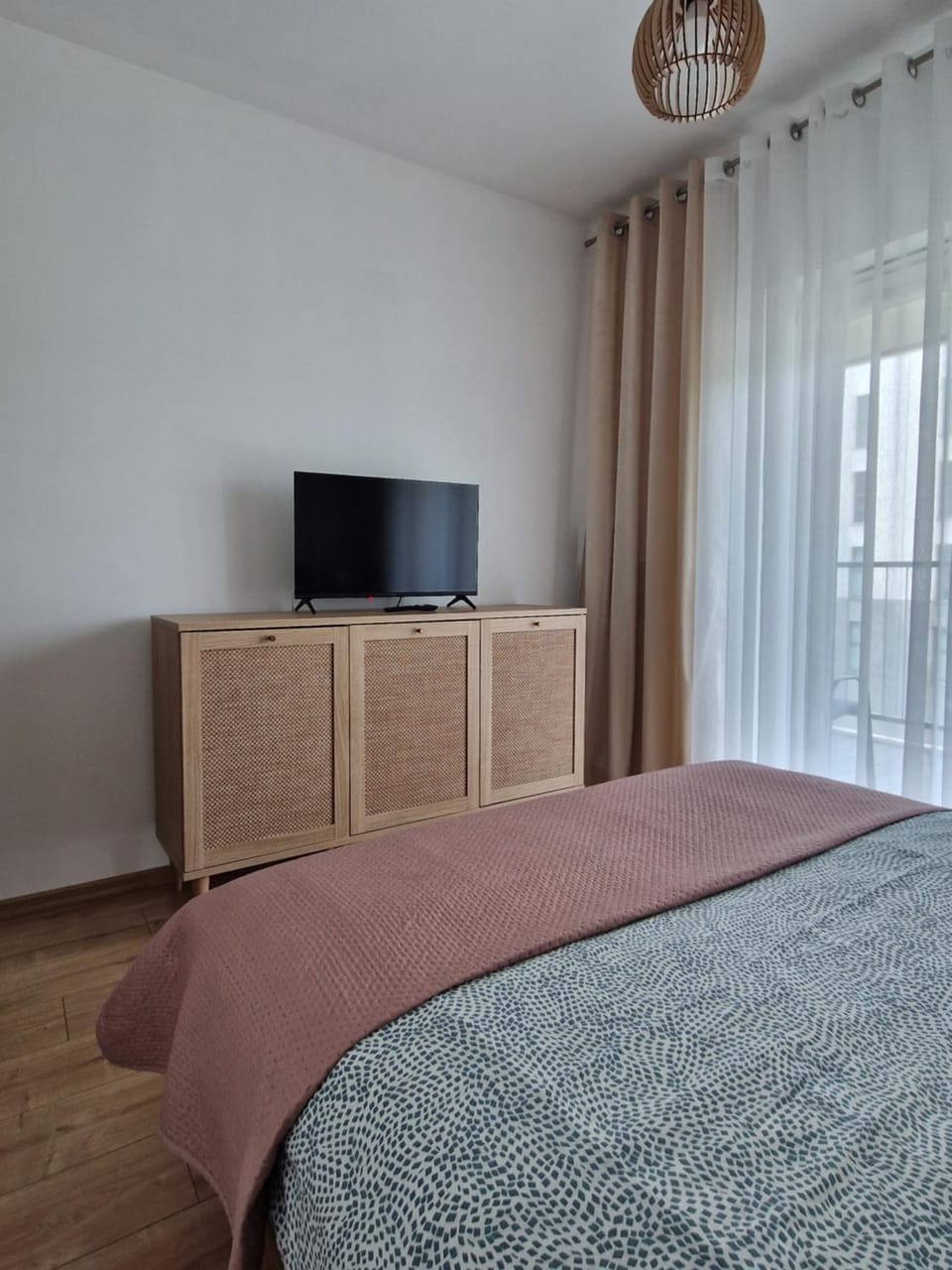 Apartament Paderewskiego Two Bedrooms Private Garage Air Condition Balkon Faktura Apartment in Poland