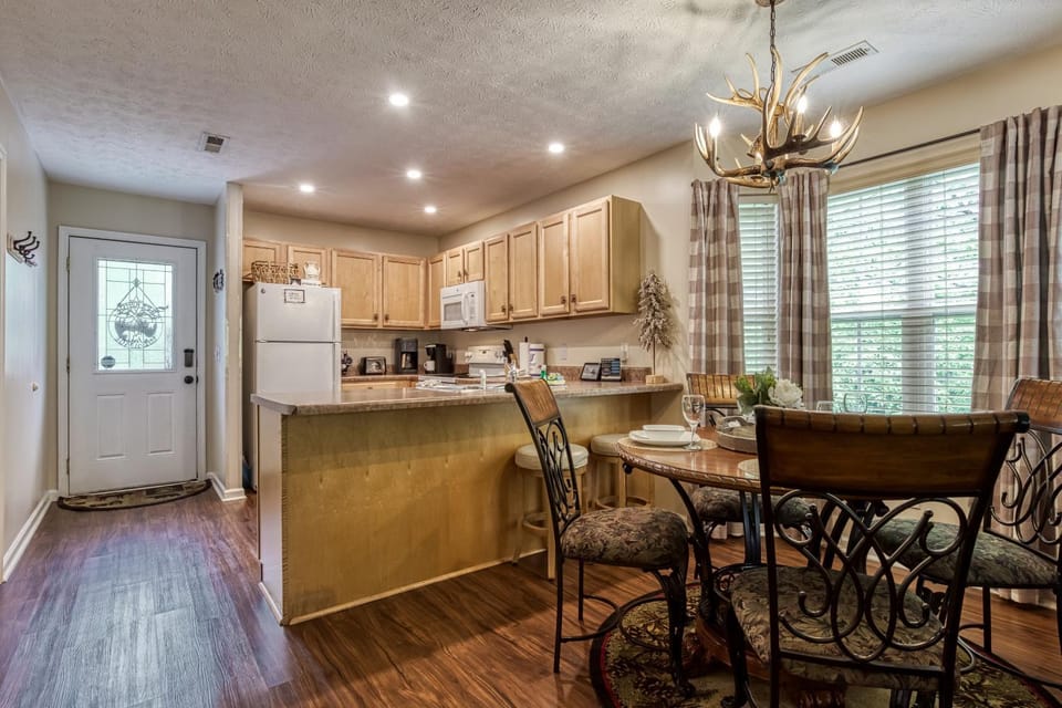 Creekside Cottage Chalet in Pigeon Forge
