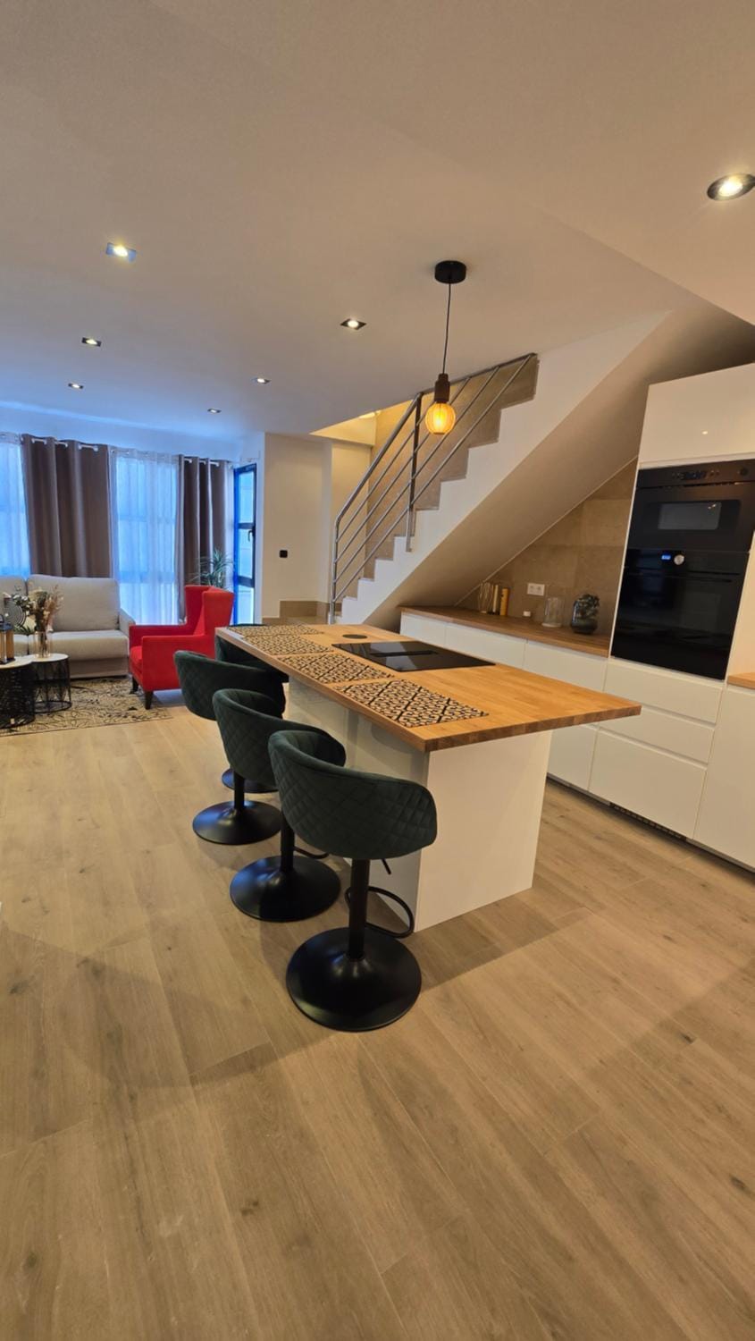 Kitchen or kitchenette, Living room