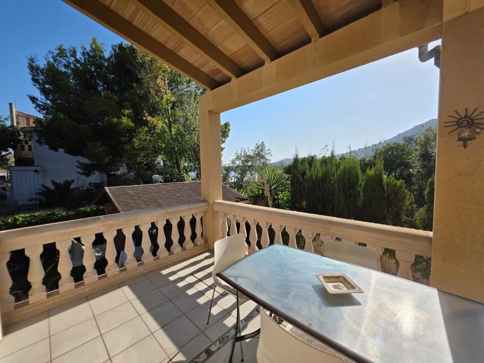 View (from property/room), Balcony/Terrace, Dining area, Mountain view