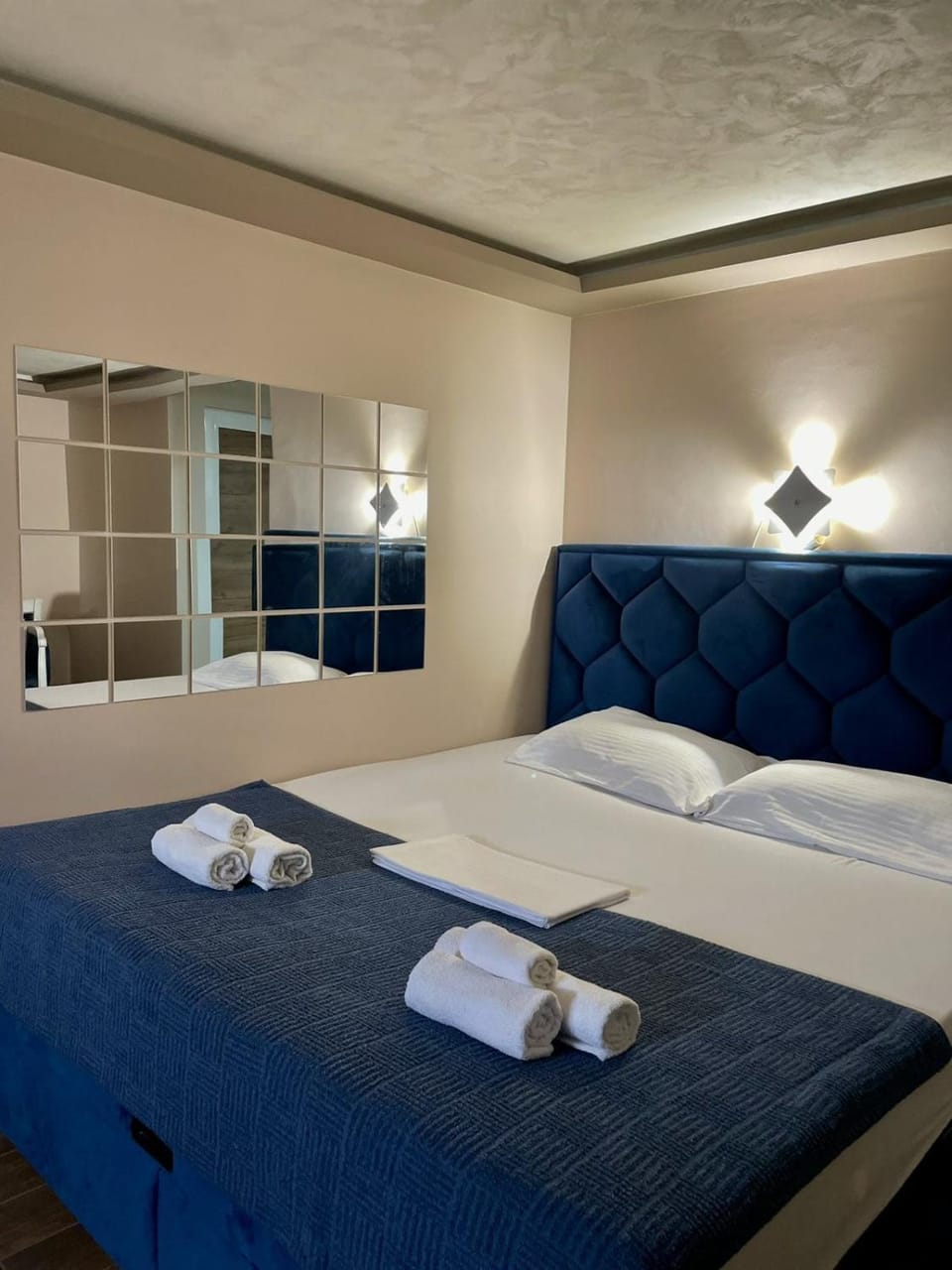 Bed, towels