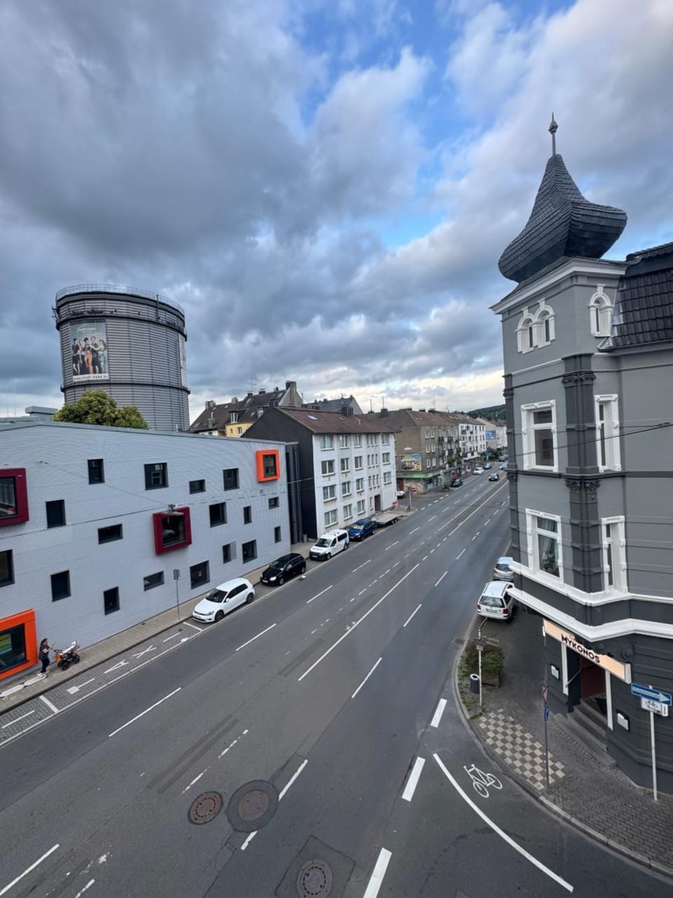 Property building, Day, Neighbourhood, City view, Street view, Location