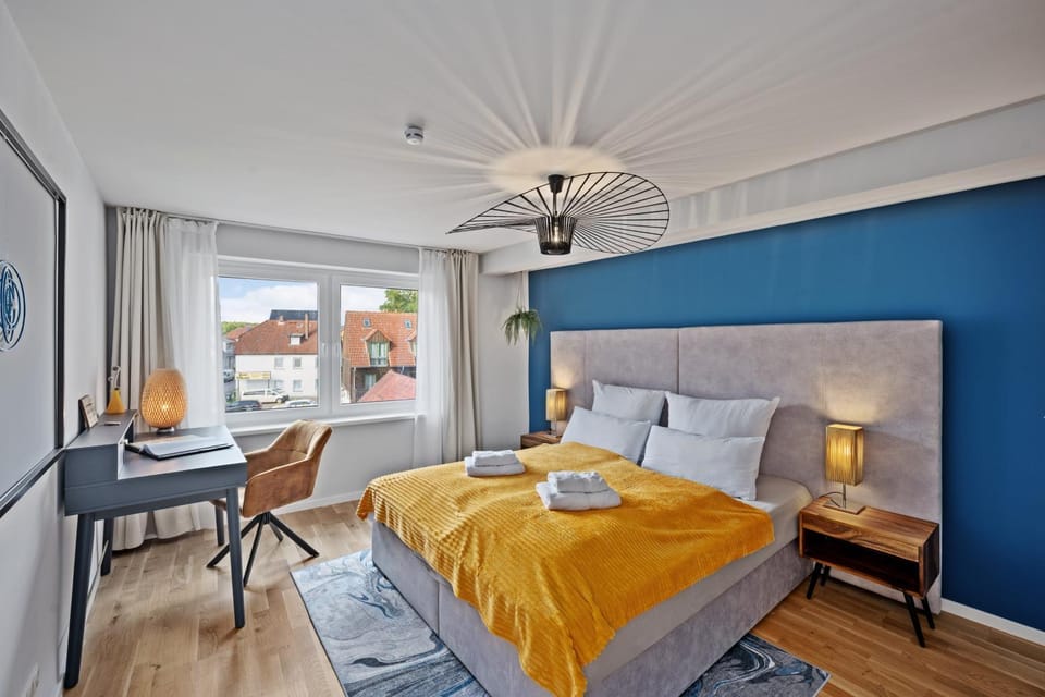 Bed, Photo of the whole room, Seating area