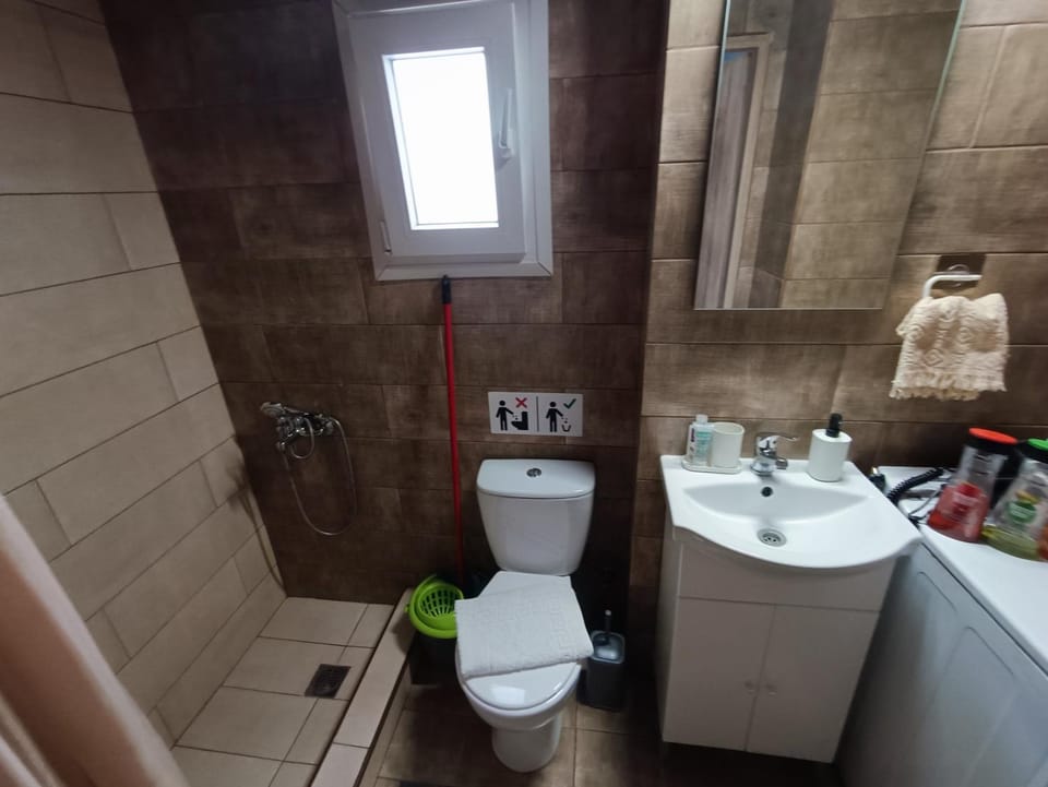 Shower, Toilet, Bathroom