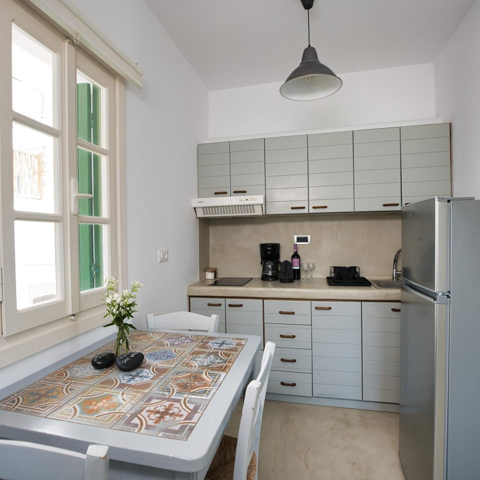 Coffee/tea facilities, Kitchen or kitchenette, pet friendly, stove