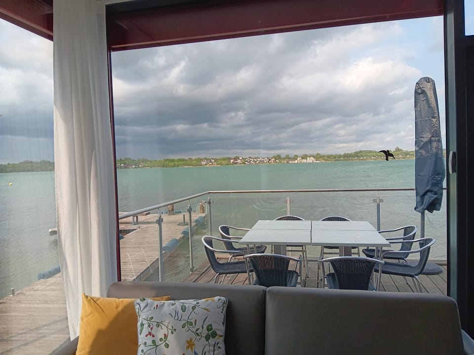 View (from property/room), Balcony/Terrace, Dining area, Lake view