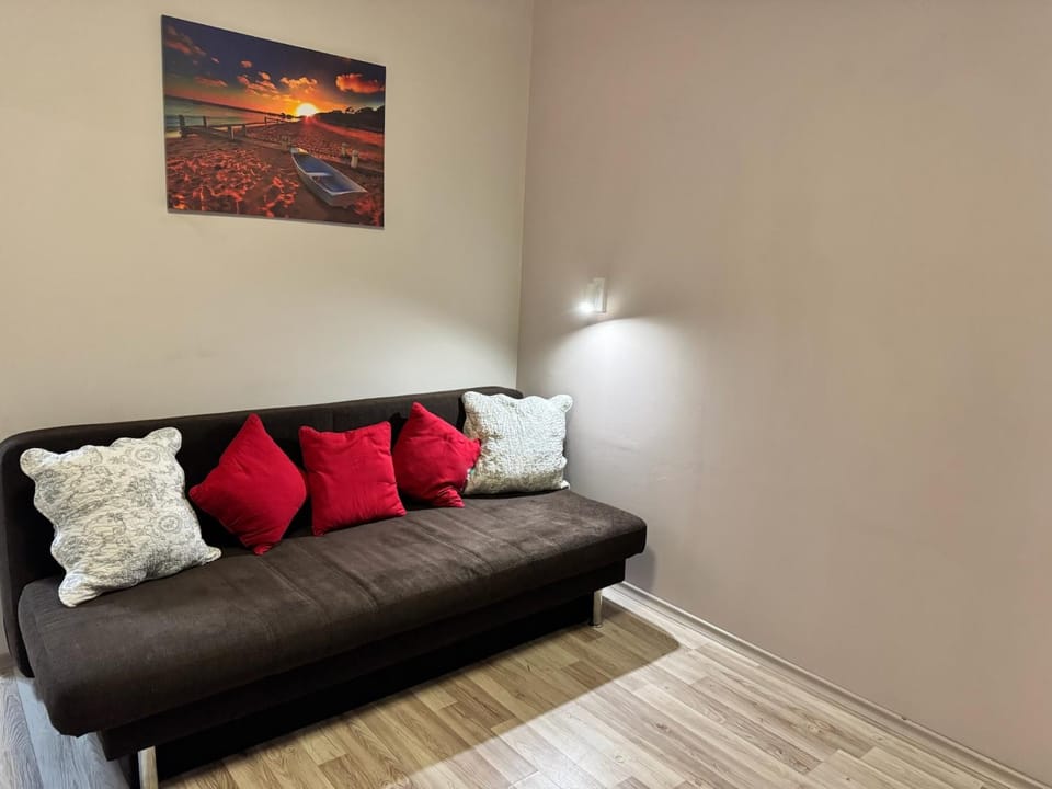 Bed, Living room