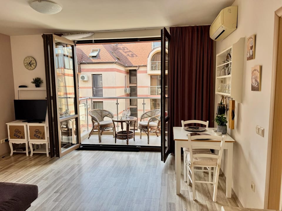 TV and multimedia, Balcony/Terrace, Living room