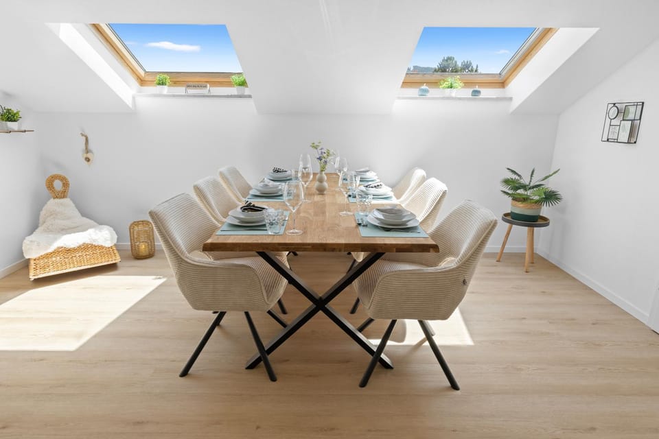 Living room, Seating area, Dining area