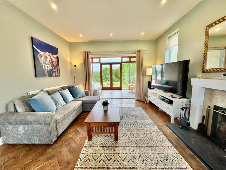 Penmorfa -4 Bed-3 Bath-Coastal Retreat Sleeps 9 House in Trearddur Bay
