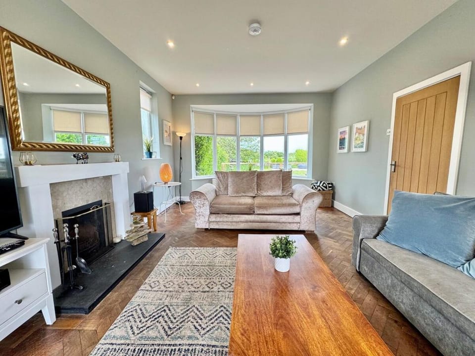 Penmorfa -4 Bed-3 Bath-Coastal Retreat Sleeps 9 House in Trearddur Bay