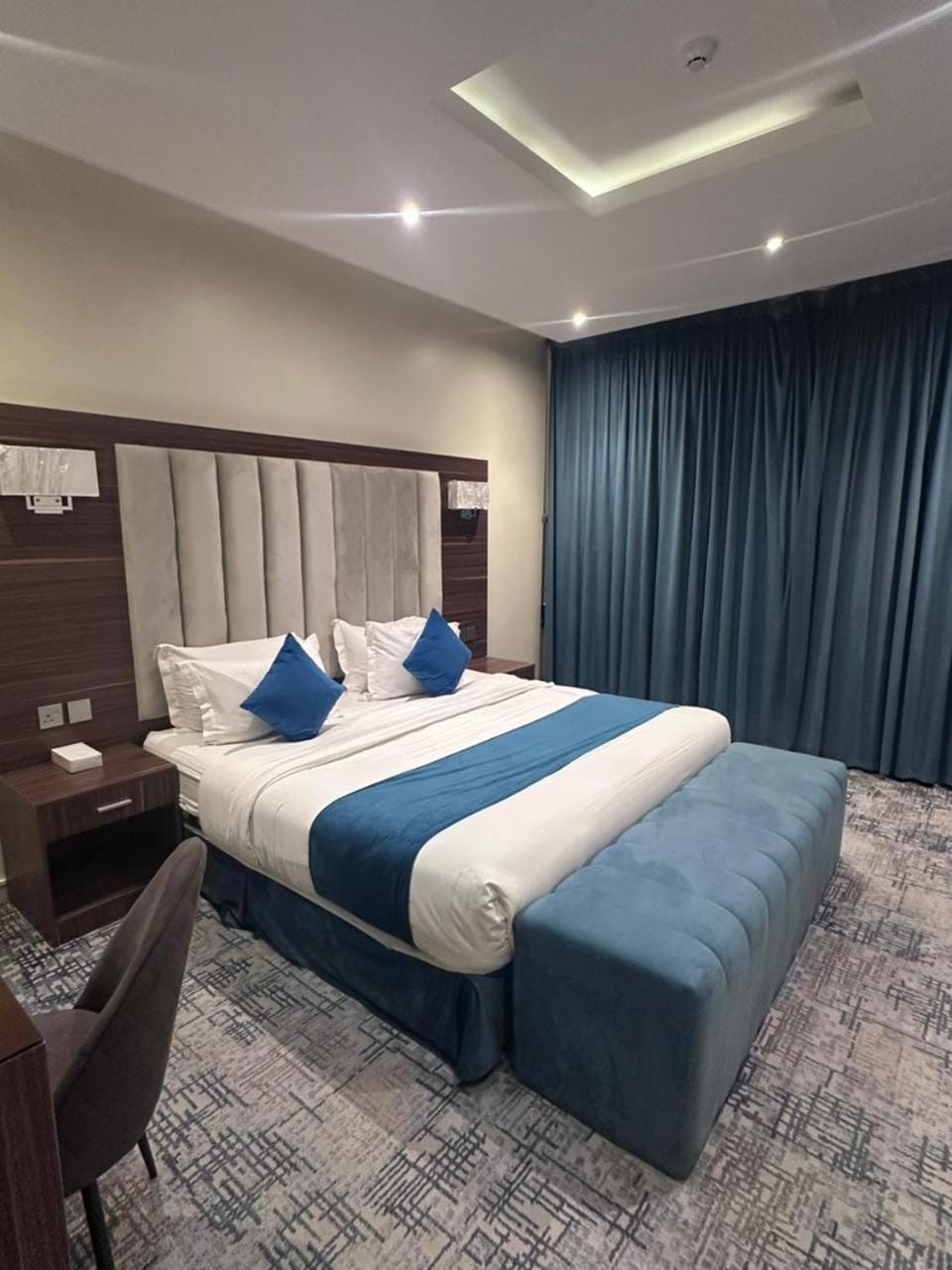 Photo of the whole room, Bedroom