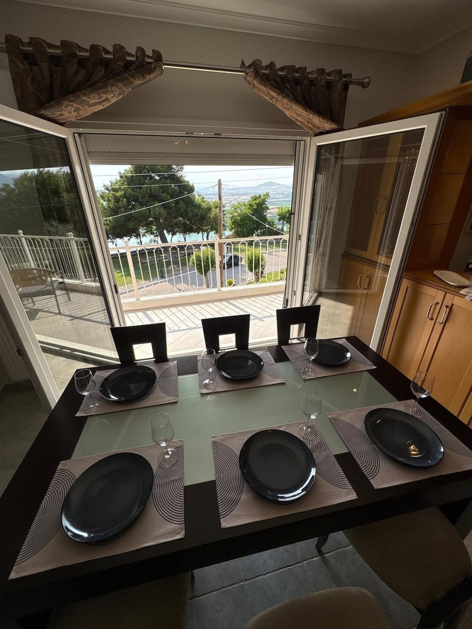 View (from property/room), Balcony/Terrace, Dining area