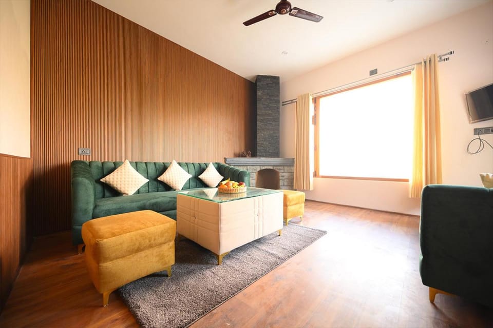 Communal lounge/ TV room, TV and multimedia, Living room, Seating area, Evening entertainment, fireplace