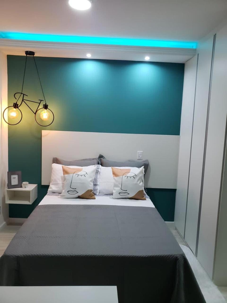 Bed, Photo of the whole room, Bedroom